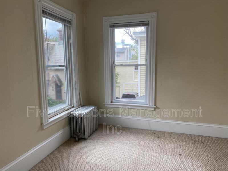 21 Lafayette Pl - Photo 4 of 8