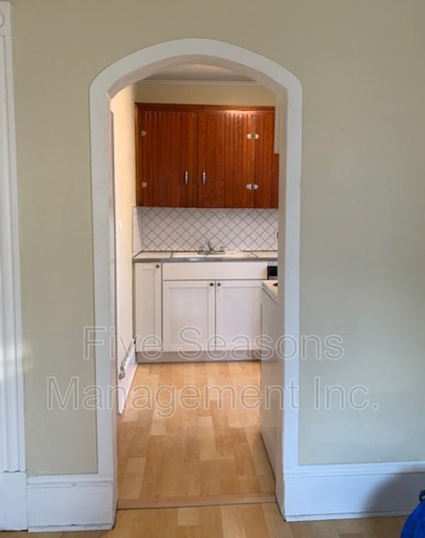 21 Lafayette Pl - Photo 6 of 8