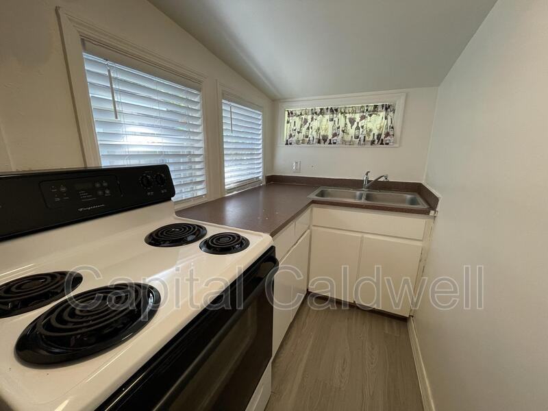 4104 N Ola Ave #4 - Photo 3 of 15