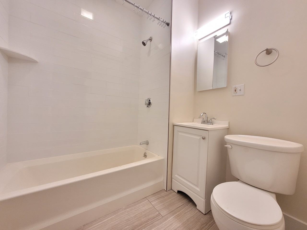 122 Gladstone - Photo 2 of 4