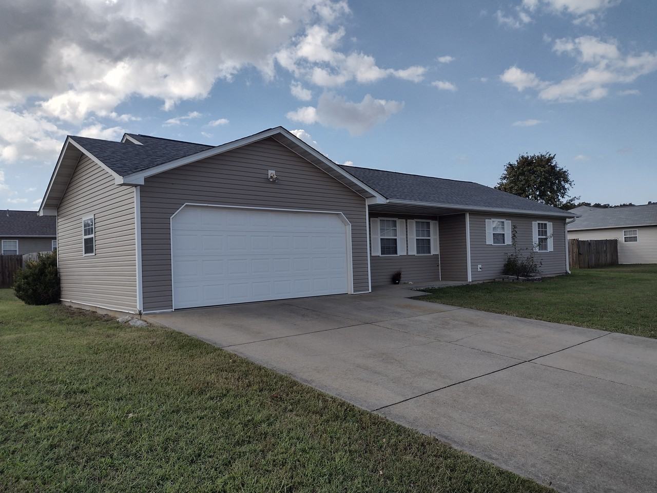 1703 Luna Drive - Photo 3 of 6