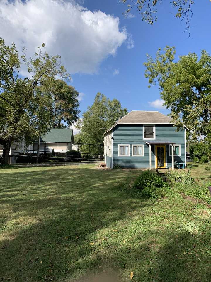 913 Grace Ave - Photo 2 of 3