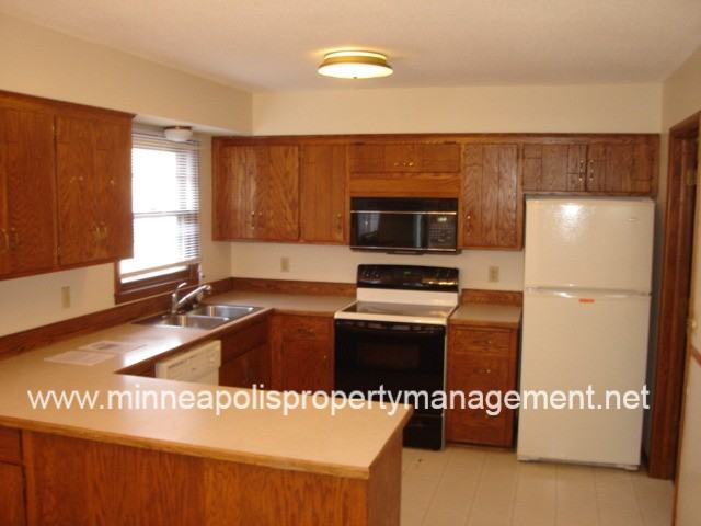 13571 Fordham Ave - Photo 2 of 15