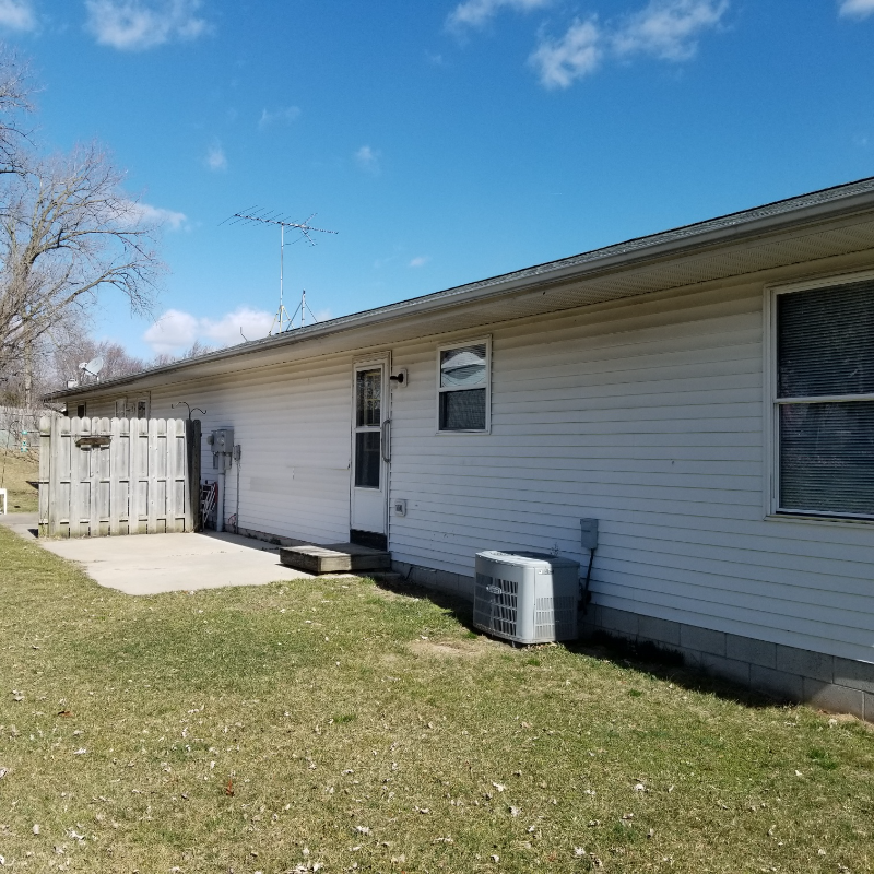 1112 Oakview Drive - Photo 3 of 12