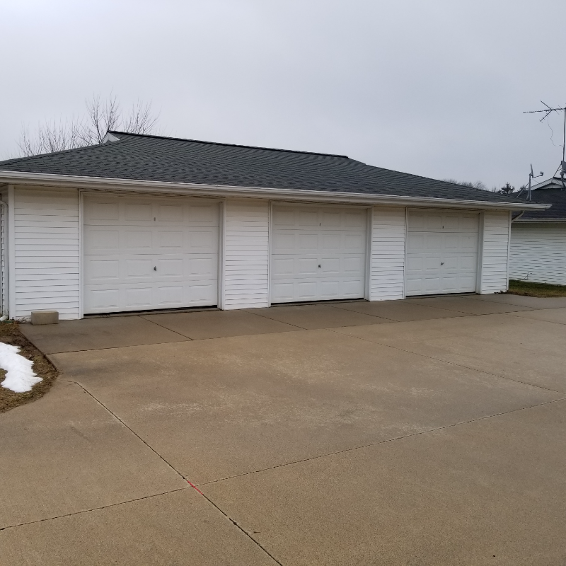 1112 Oakview Drive - Photo 4 of 12