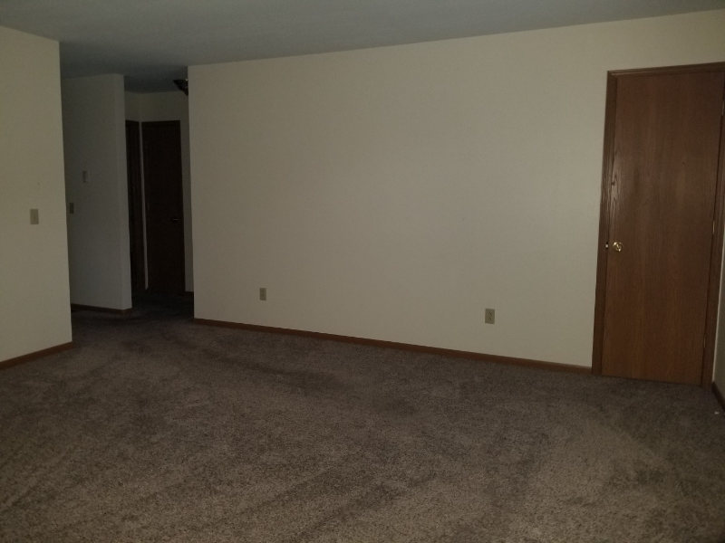 1112 Oakview Drive - Photo 5 of 12