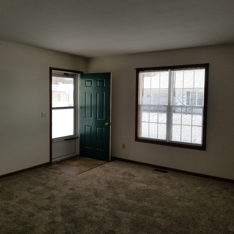 1112 Oakview Drive - Photo 6 of 12