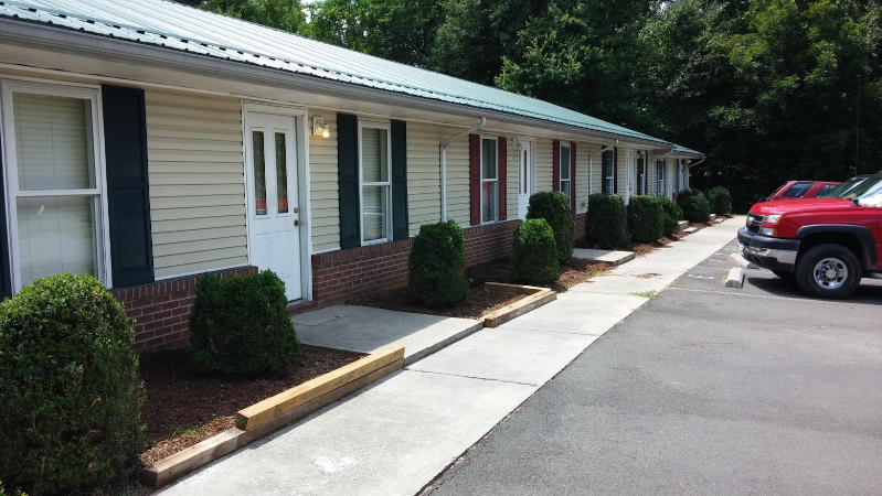 119 Lynn Drive - Photo 2 of 19