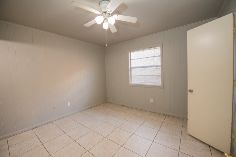 525 S Duncan Ave - Photo 2 of 6