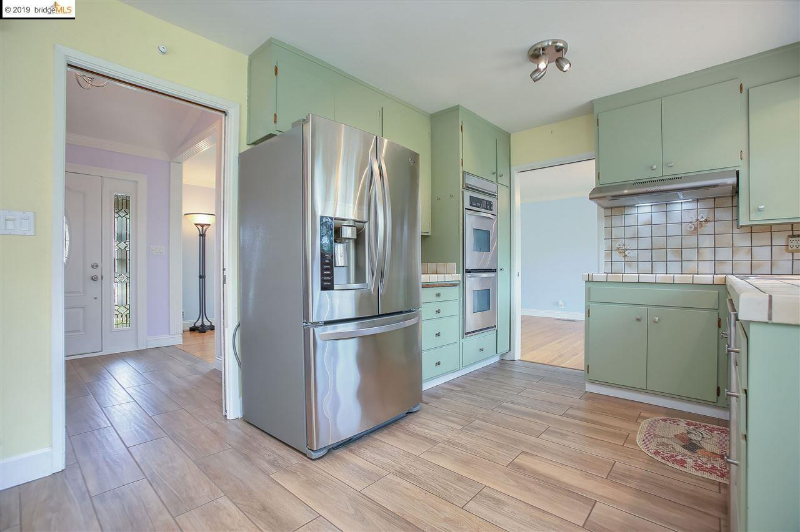 3265 Primrose Ln - Photo 3 of 18