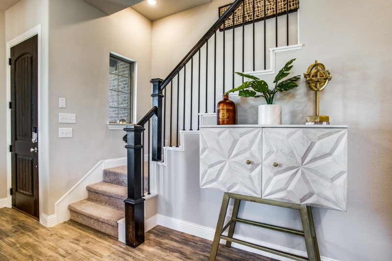 610 Warner Dr - Photo 2 of 23