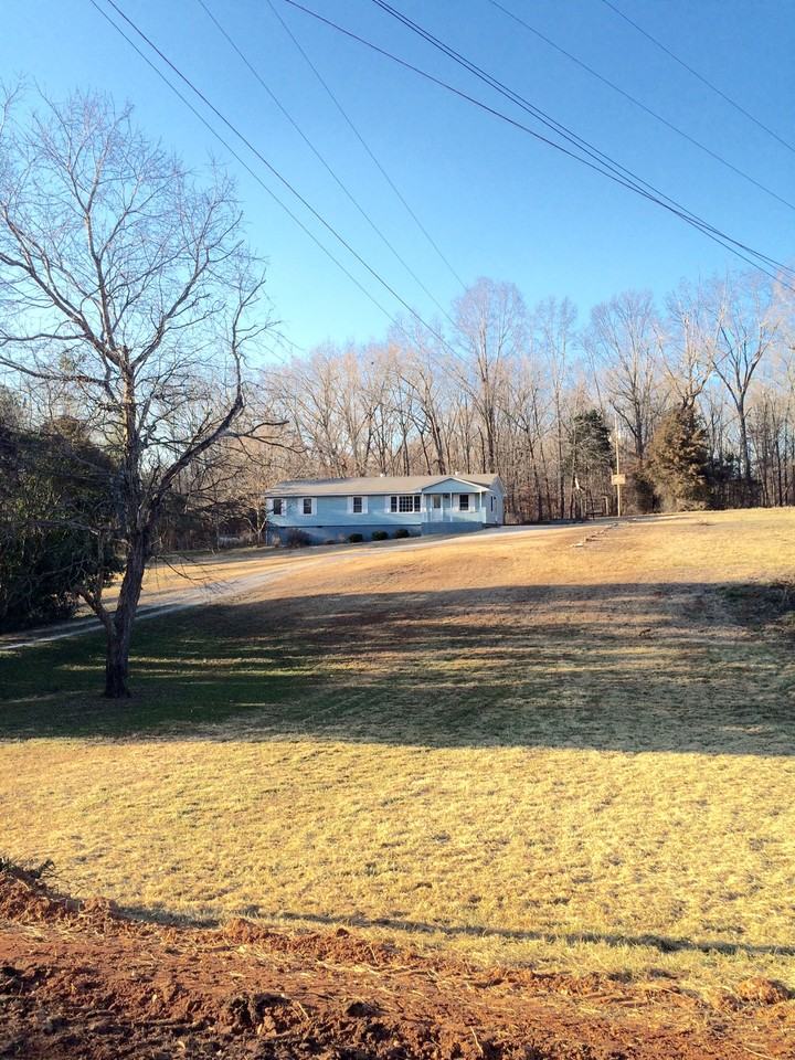 850 Hillcrest Cir - Photo 3 of 14