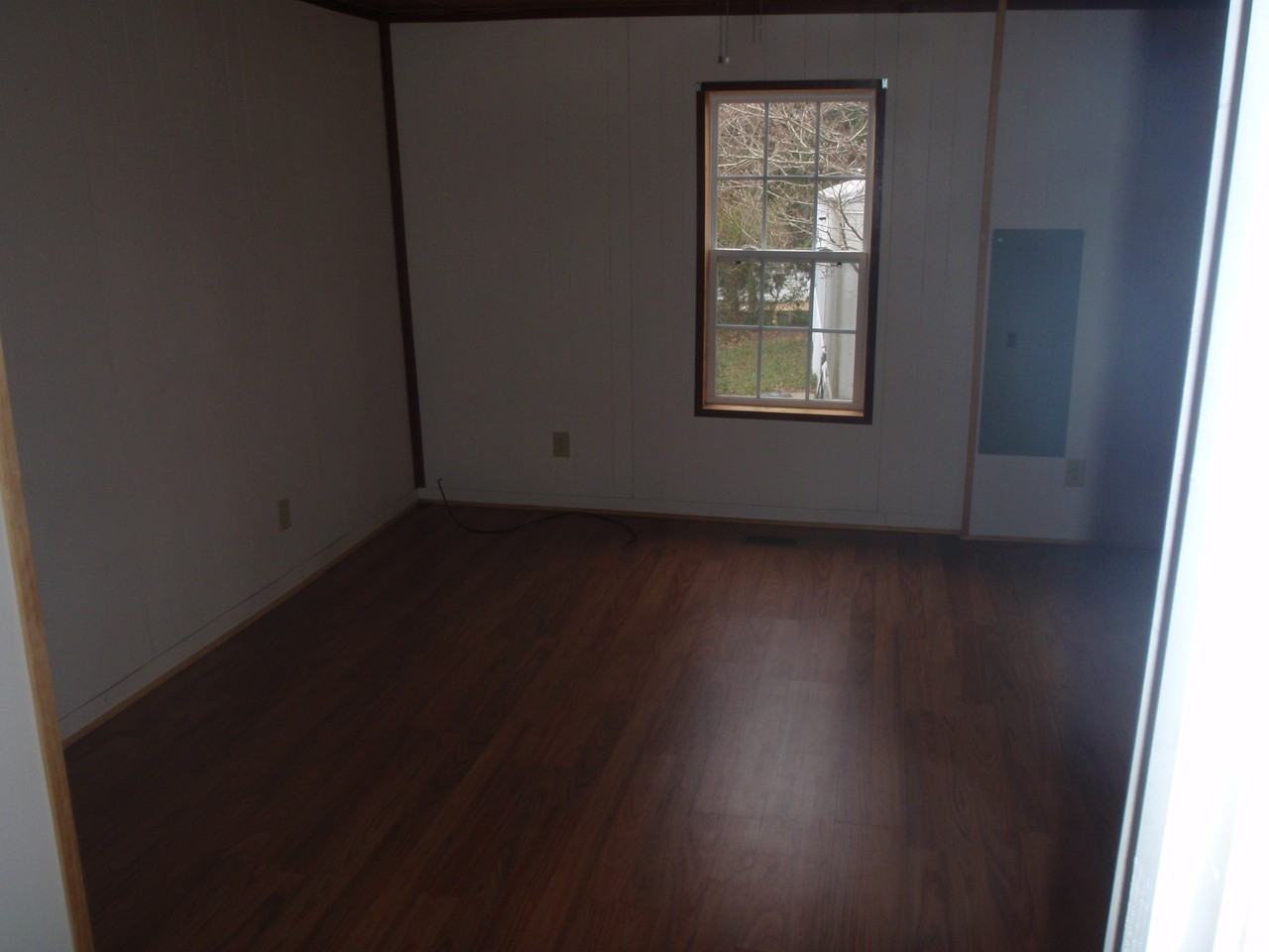 214 Pine St - Photo 2 of 5