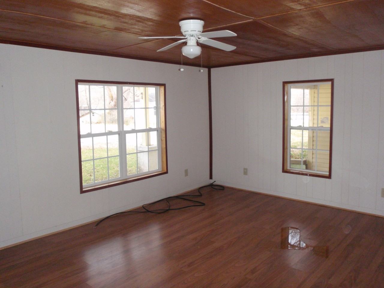 214 Pine St - Photo 3 of 5