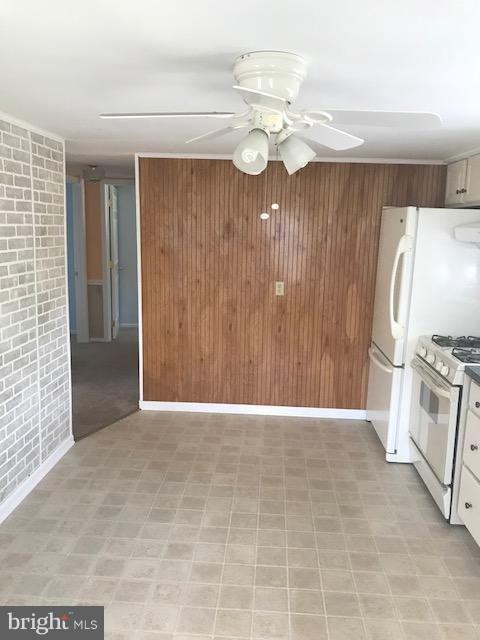 510 Burns St - Photo 5 of 10