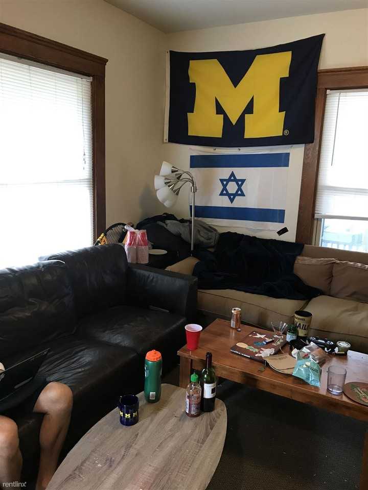 715 Arbor St - Photo 3 of 12