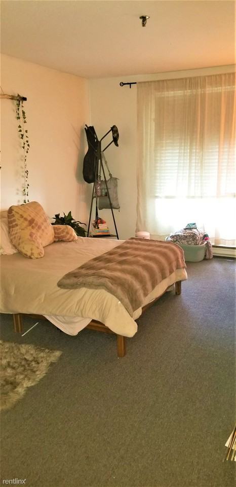 Hill Gardens Condos- 1 block to UVM green - Photo 2 of 8