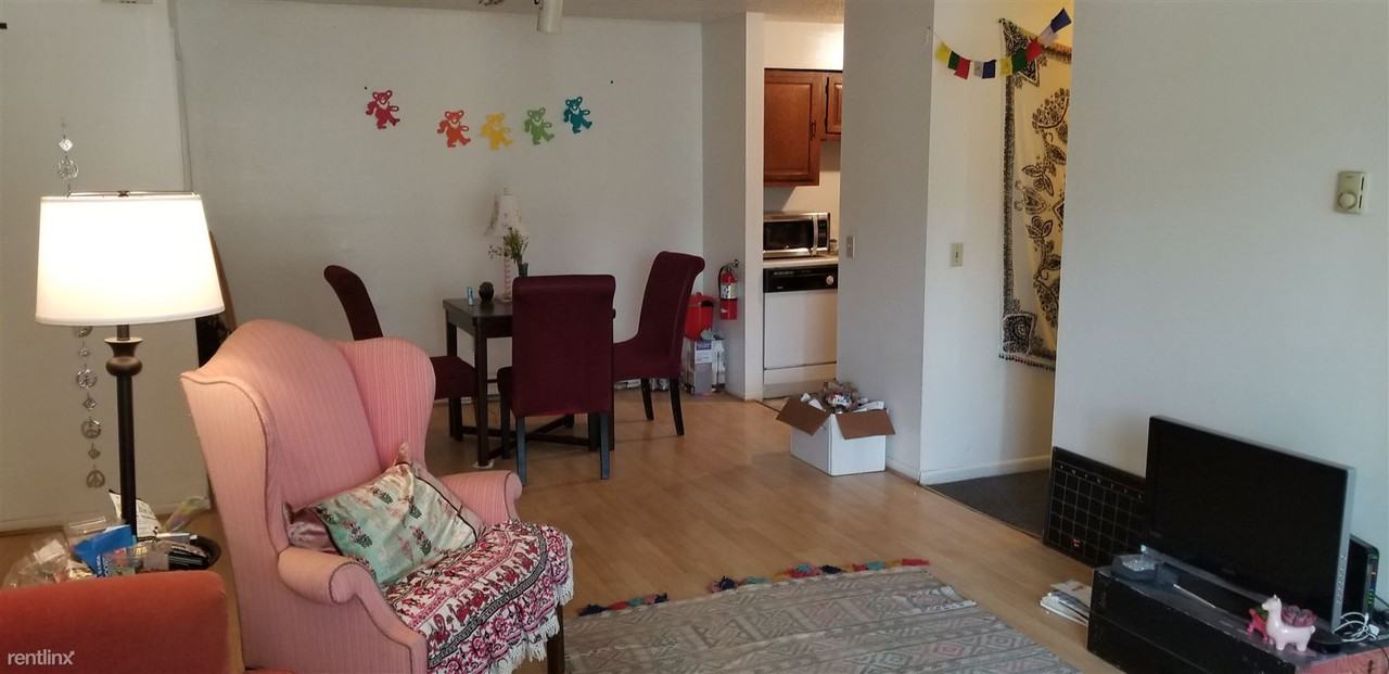 Hill Gardens Condos- 1 block to UVM green - Photo 3 of 8