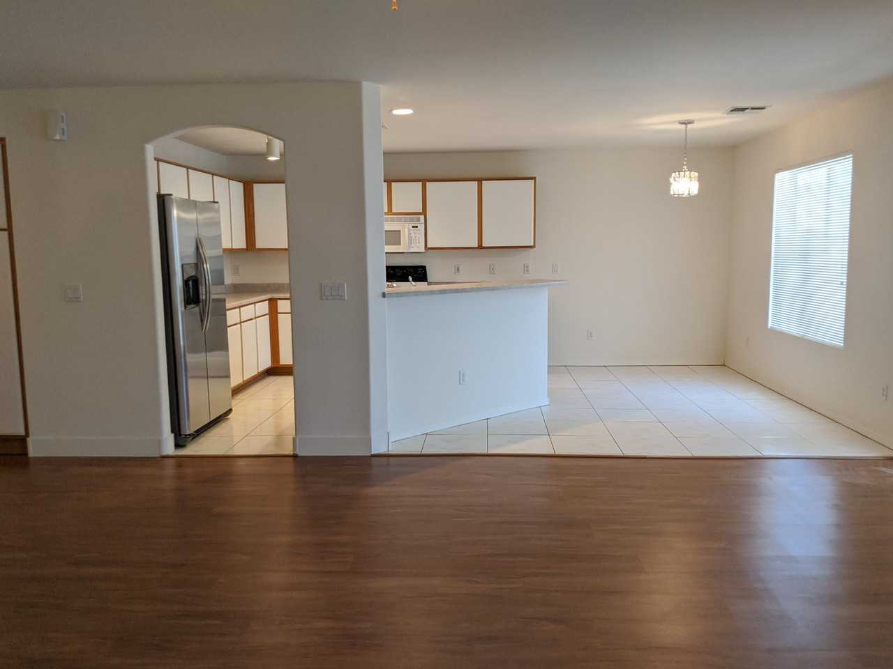 895 East Lakeview Drive - Photo 4 of 30