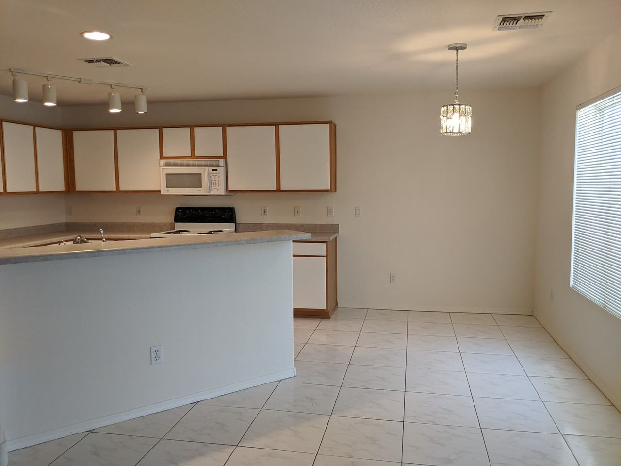 895 East Lakeview Drive - Photo 6 of 30