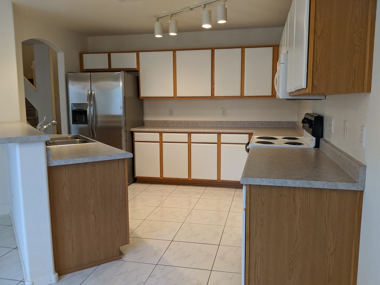 895 East Lakeview Drive - Photo 7 of 30