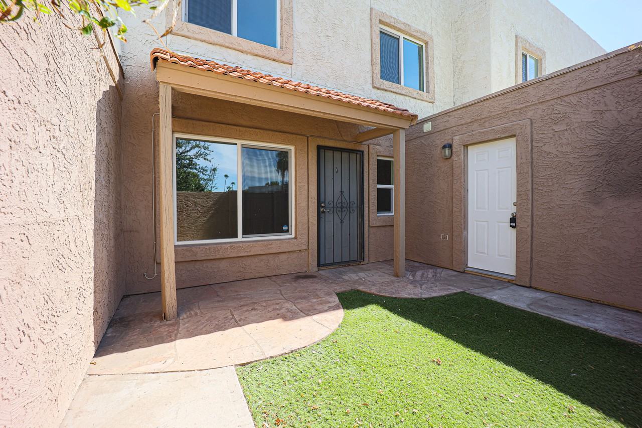6053 N 79th St - Photo 4 of 20