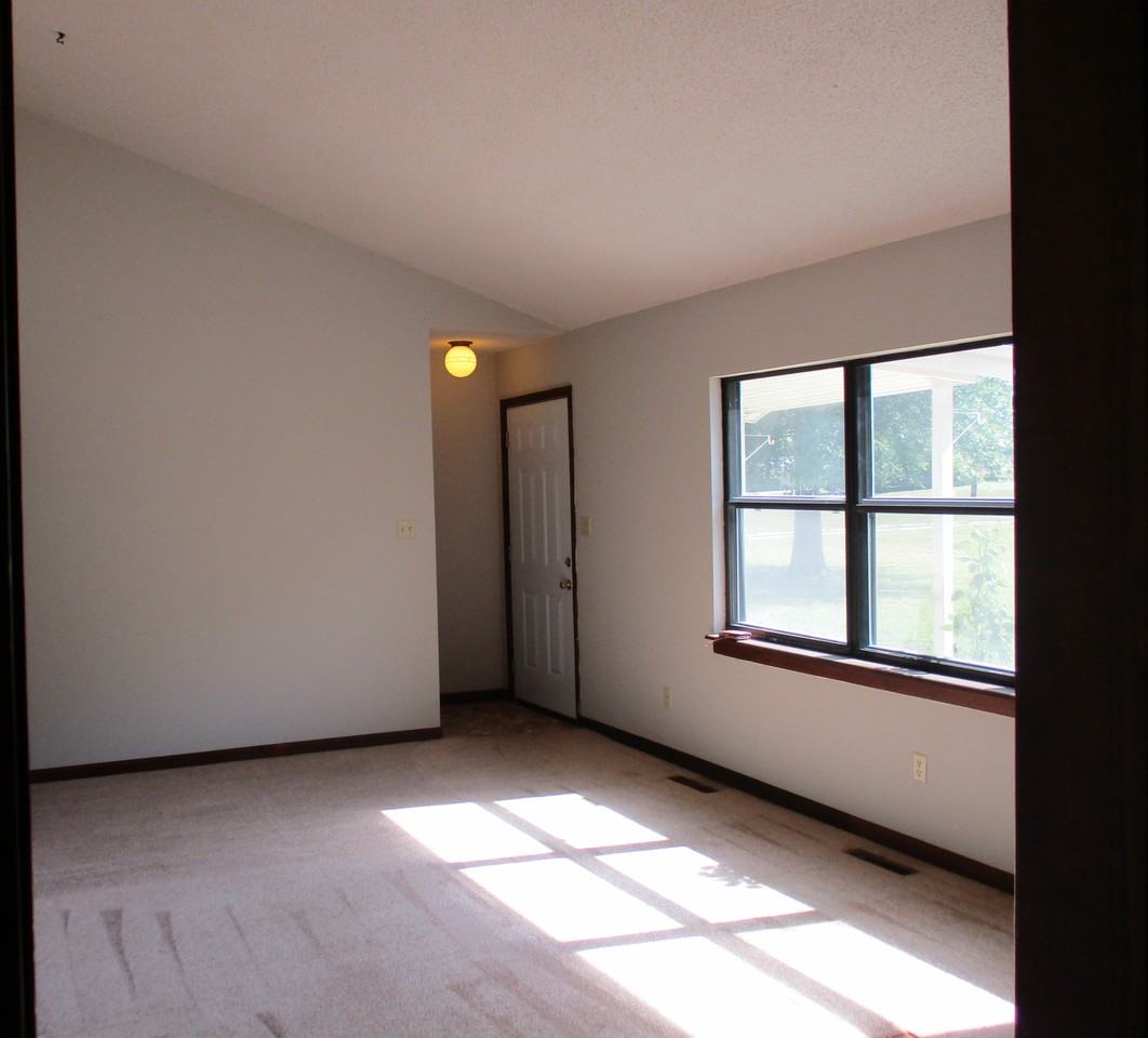 1129 Ne - Photo 3 of 10