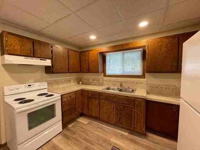 2900 Queen Ave N - Photo 3 of 8