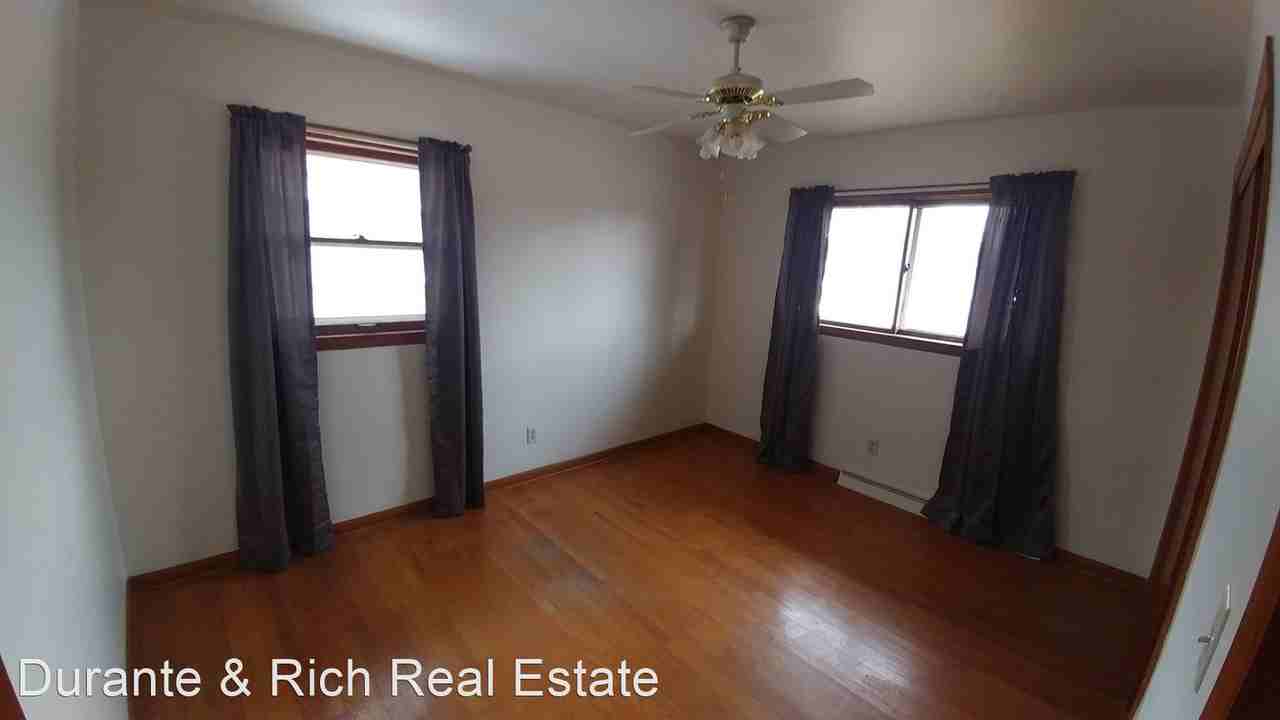 5704 51st Ave - Photo 3 of 31