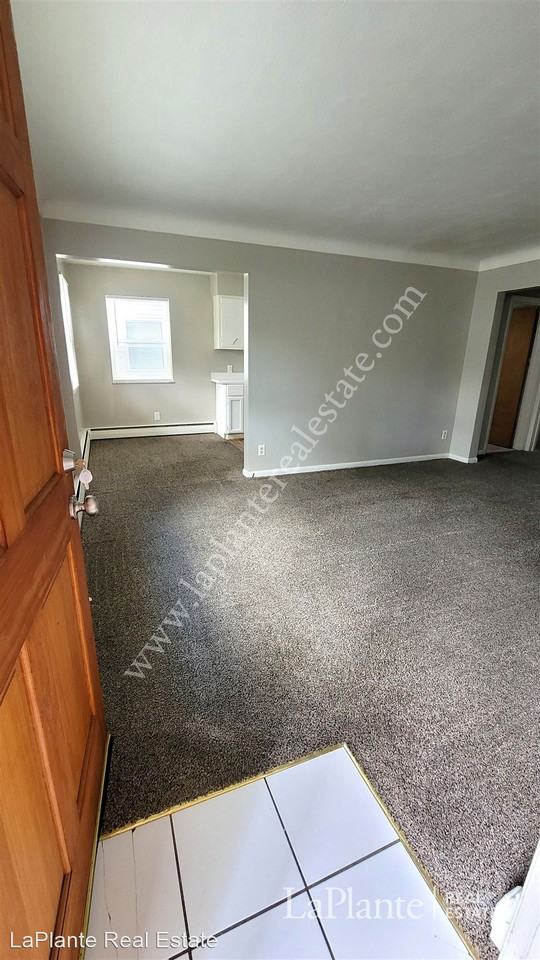 1147 Berdan Avenue - Photo 2 of 9