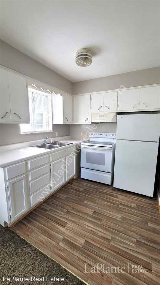 1147 Berdan Avenue - Photo 3 of 9