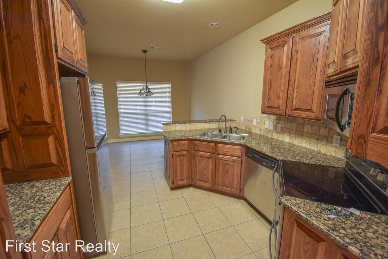 3011 Greenwich St - Photo 3 of 14