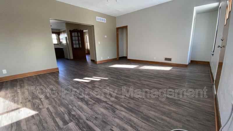 718 W Washington St - Photo 2 of 7