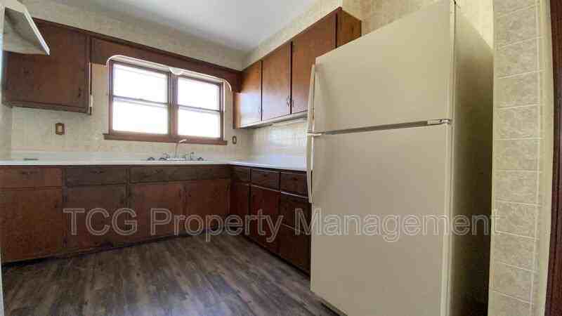 718 W Washington St - Photo 3 of 7