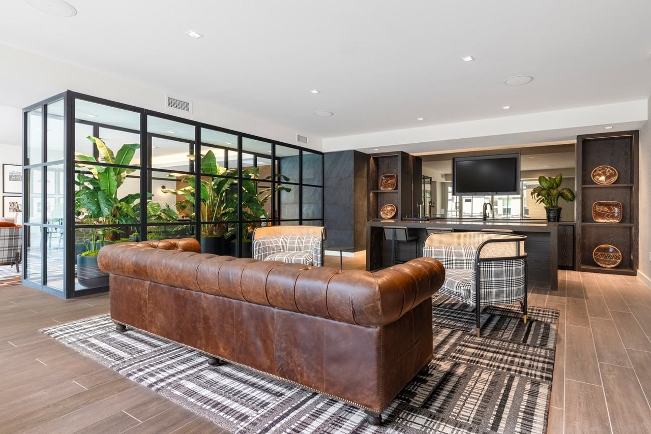 Platform - Photo 2 of 50