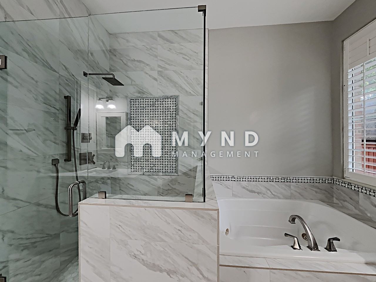 1418 Greenbriar Dr - Photo 2 of 27