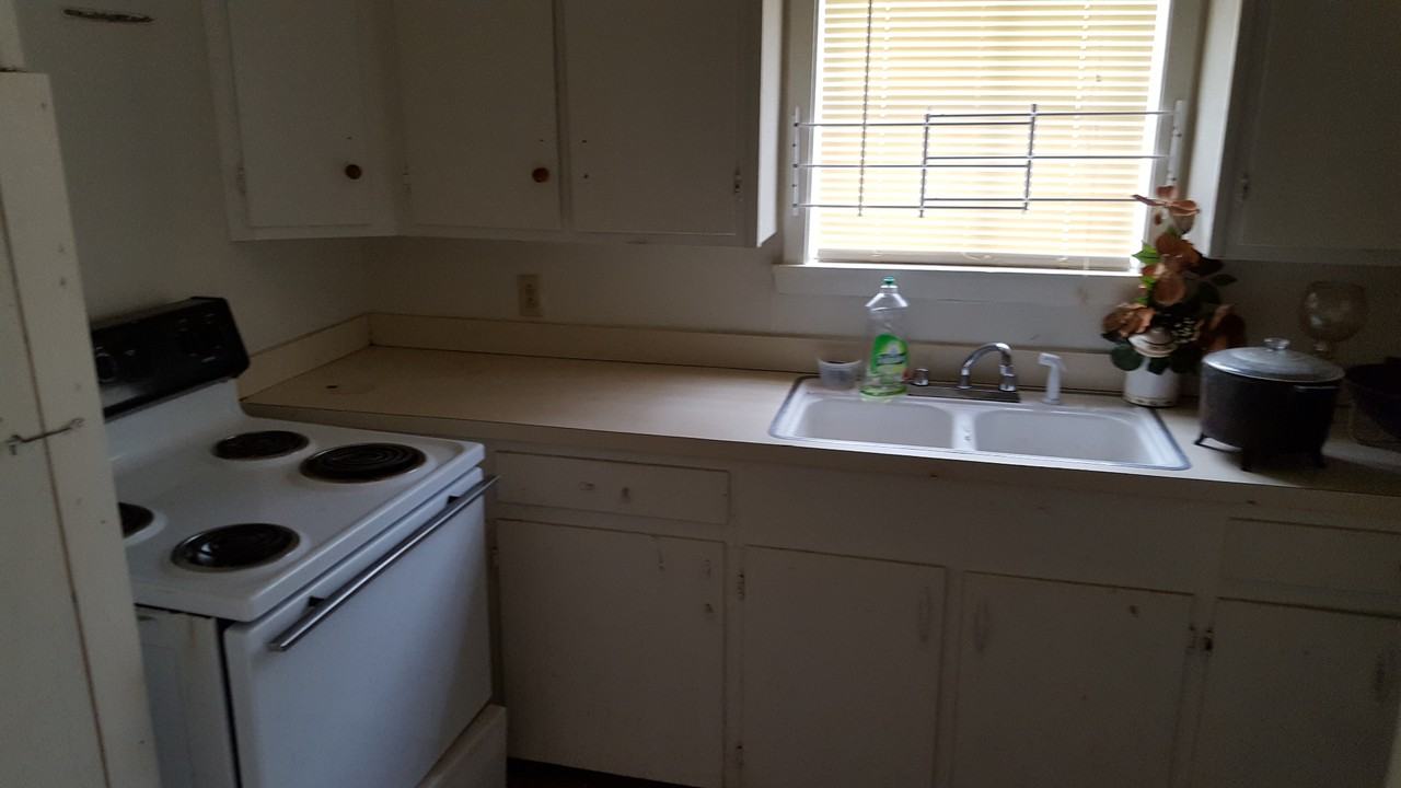370 Lea Cir #1 - Photo 2 of 4