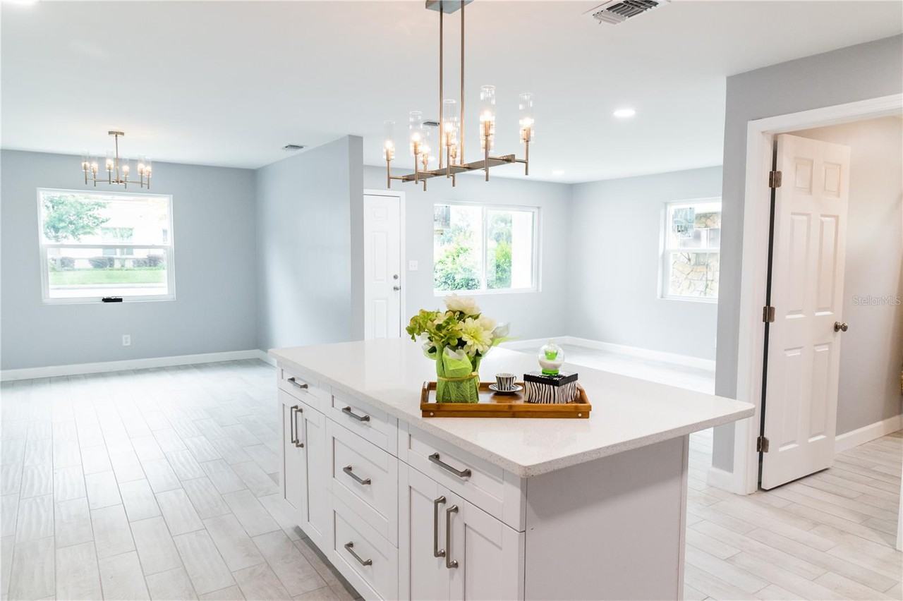 1610 North Lois Avenue - Photo 3 of 12