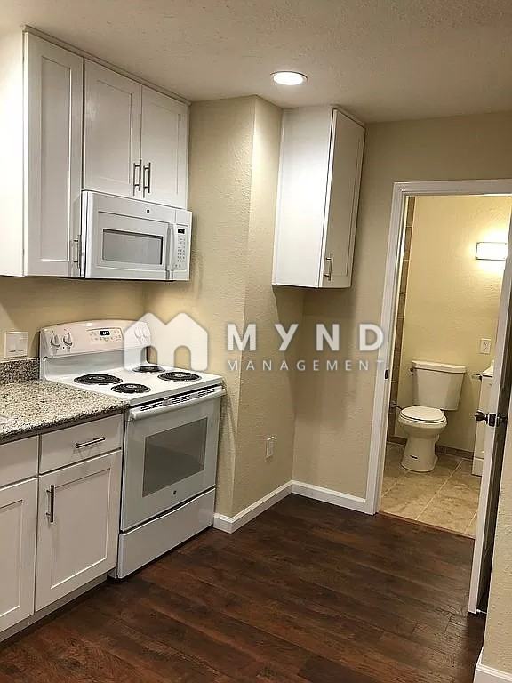 4988 Canyon Dr - Photo 3 of 8