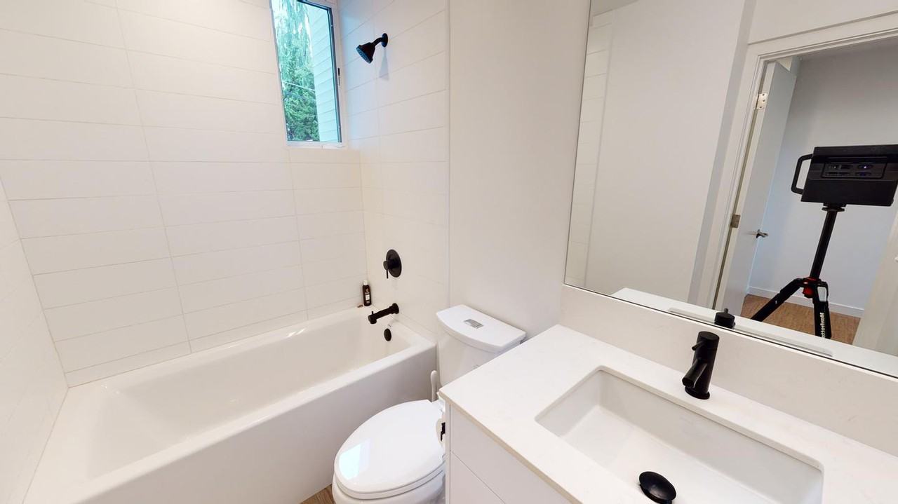 3640 Interlake Ave N - Photo 5 of 17