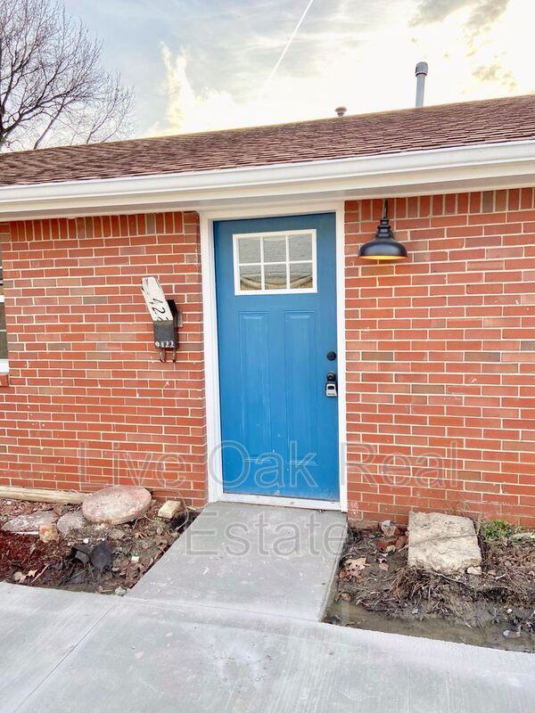 9422 Peachtree St - Photo 3 of 18