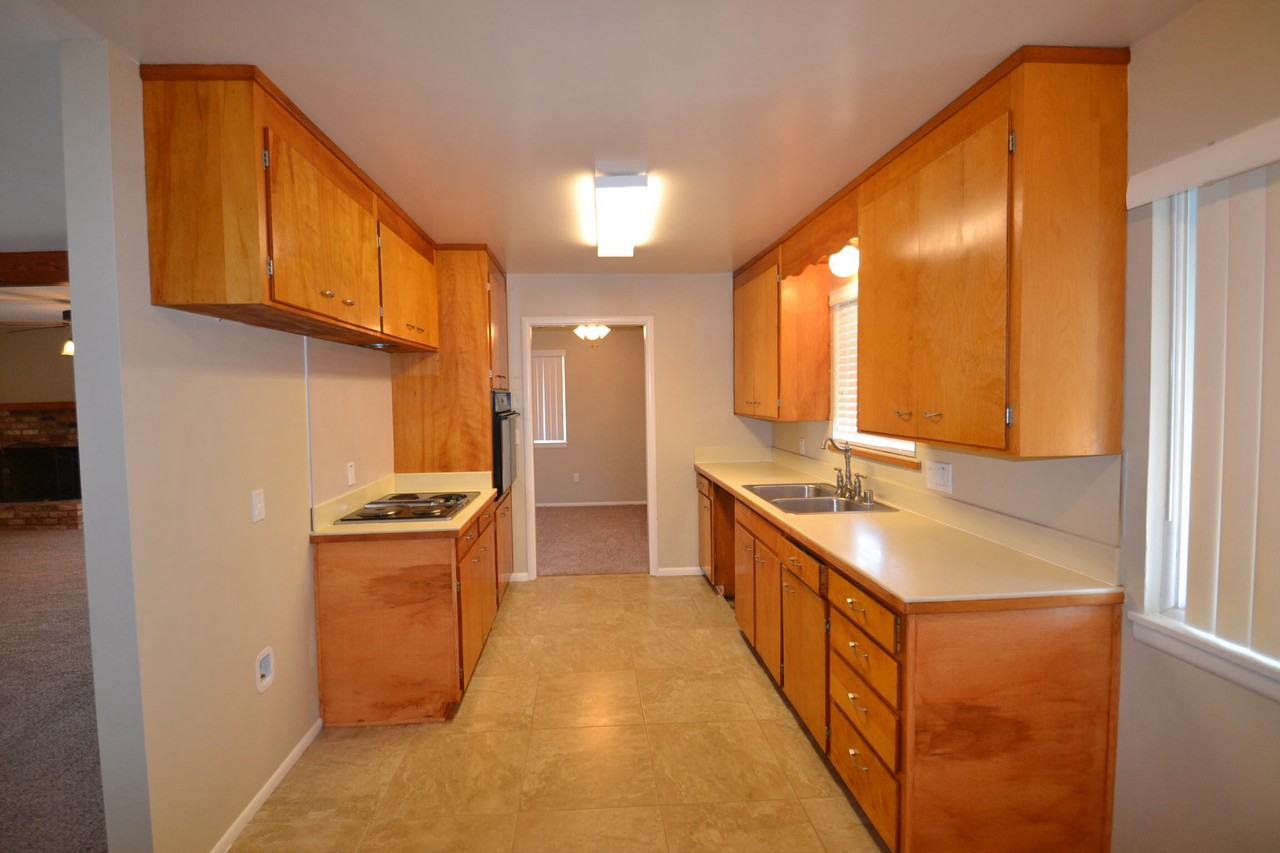 1590 Hutchinson Rd - Photo 3 of 11