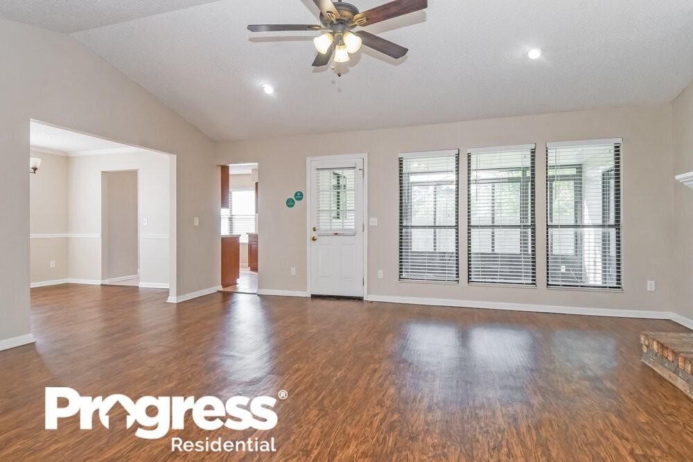 8850 Cherry Hill Dr - Photo 3 of 16