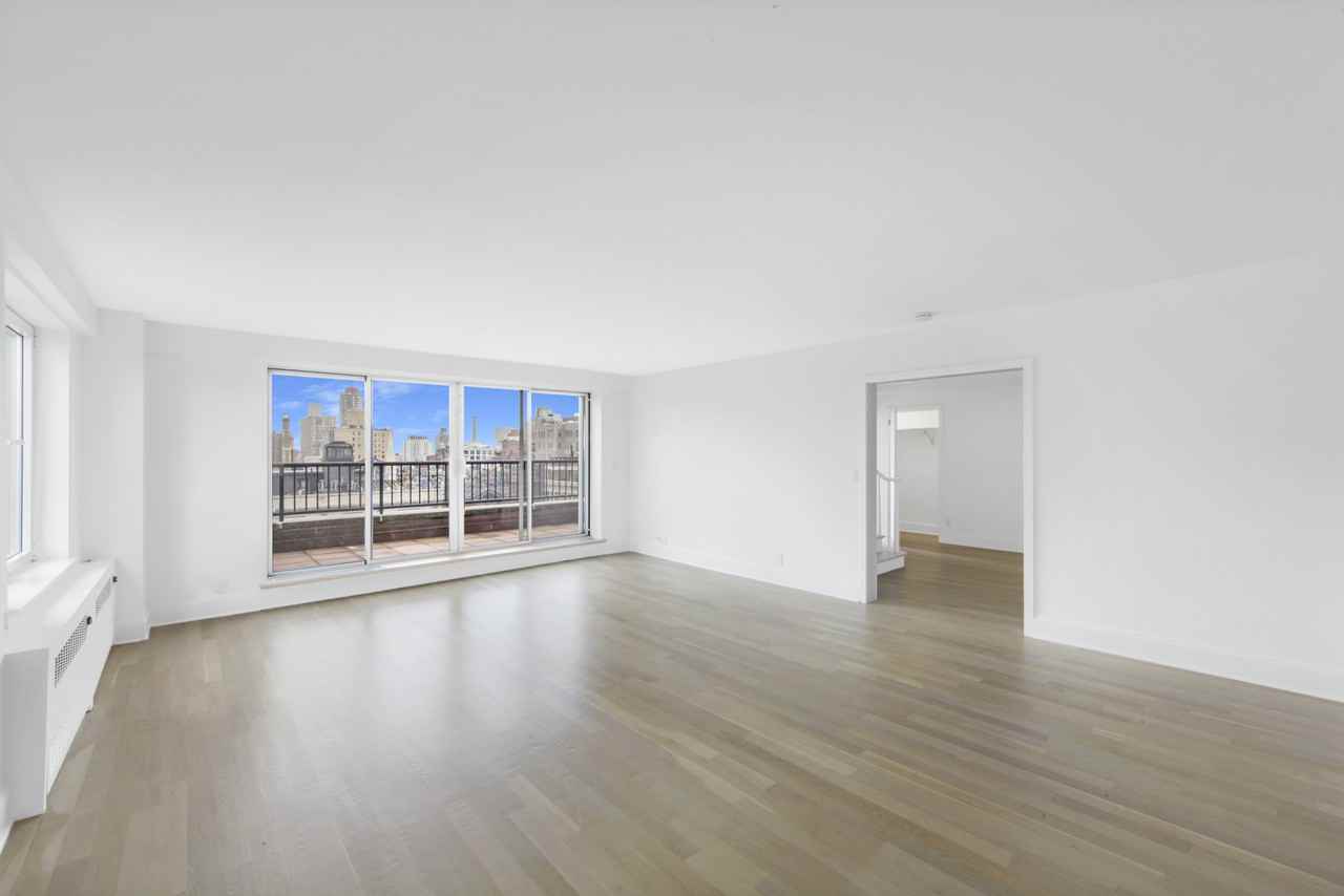 920 Park - Photo 3 of 50