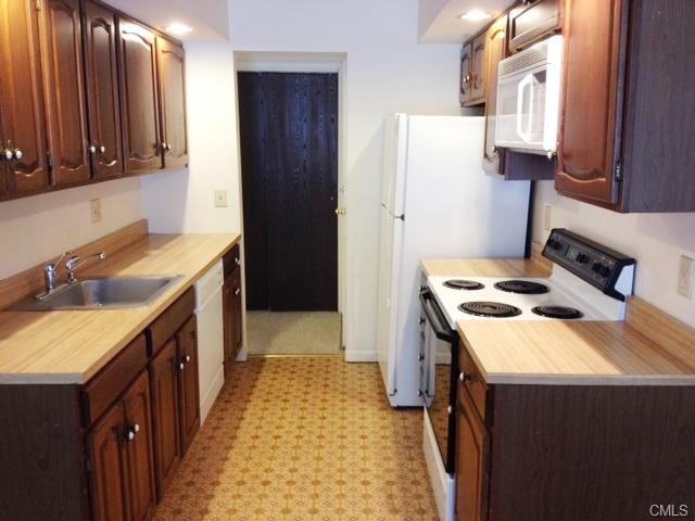 1 Chatham Ct #1 - Photo 2 of 5