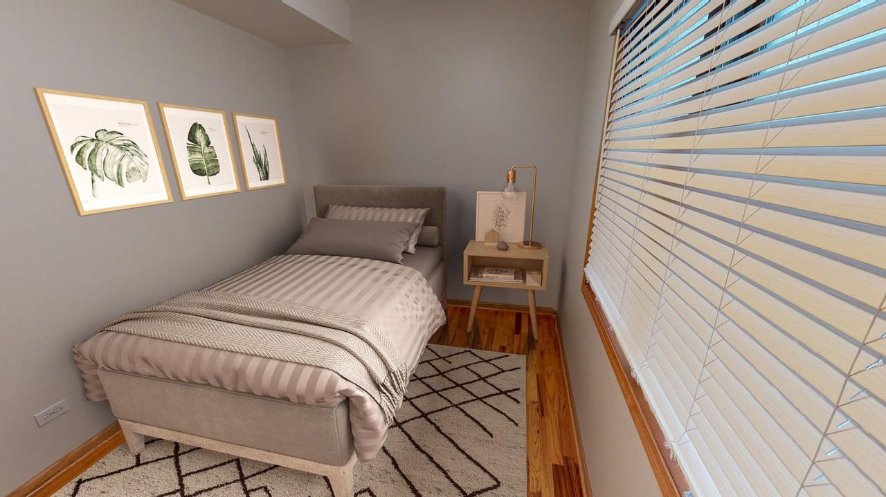 Spacious Noble Square duplex with great private deck - Photo 6 of 15