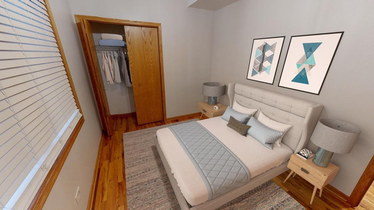 Spacious Noble Square duplex with great private deck - Photo 7 of 15