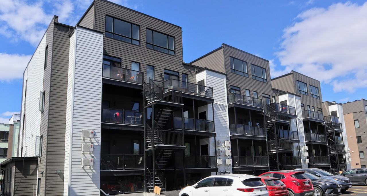 Elite Immobilier presents... Oasis with private rooftop terrace! - Photo 3 of 11