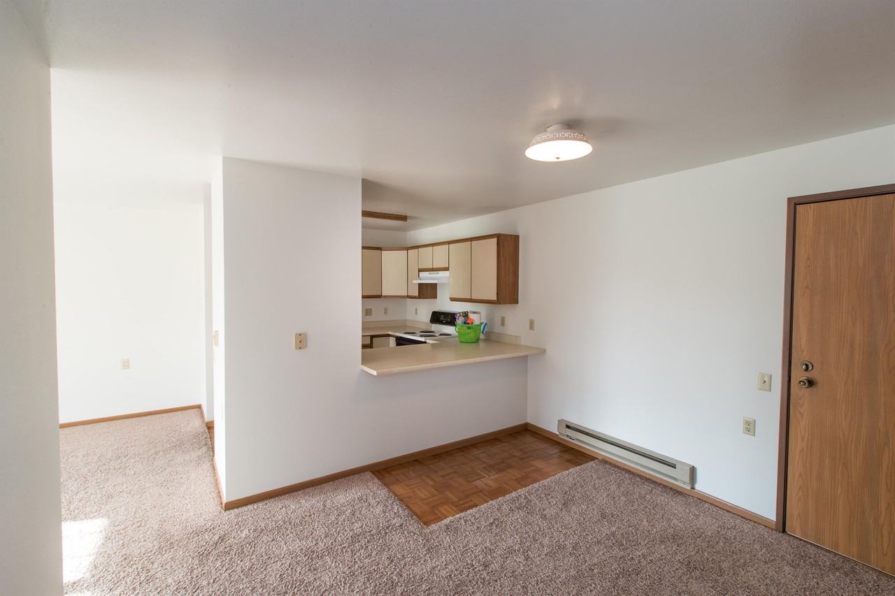 713 Clinton St #105 - Photo 4 of 9