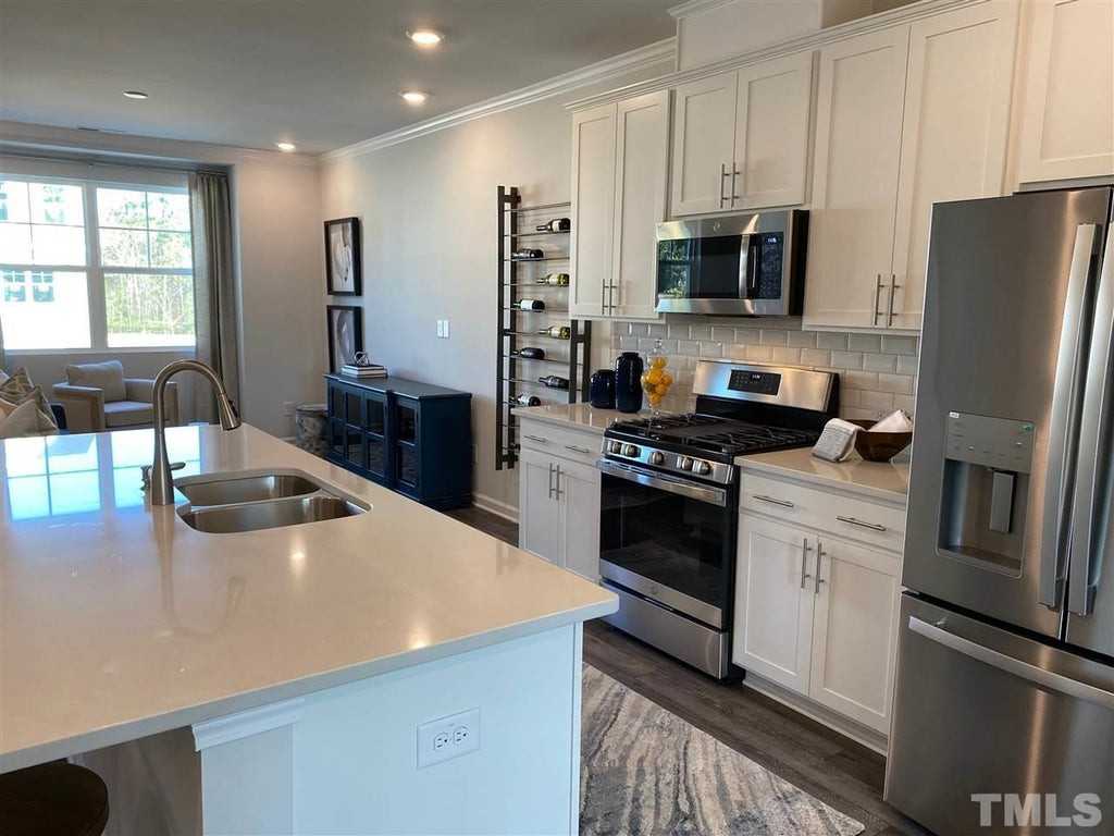 1044 Shoreside Drive - Photo 3 of 20